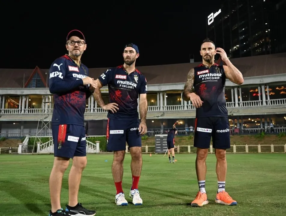  Misfiring RCB top-order has Hesson worried; will Kohli, Rawat be benched?. 