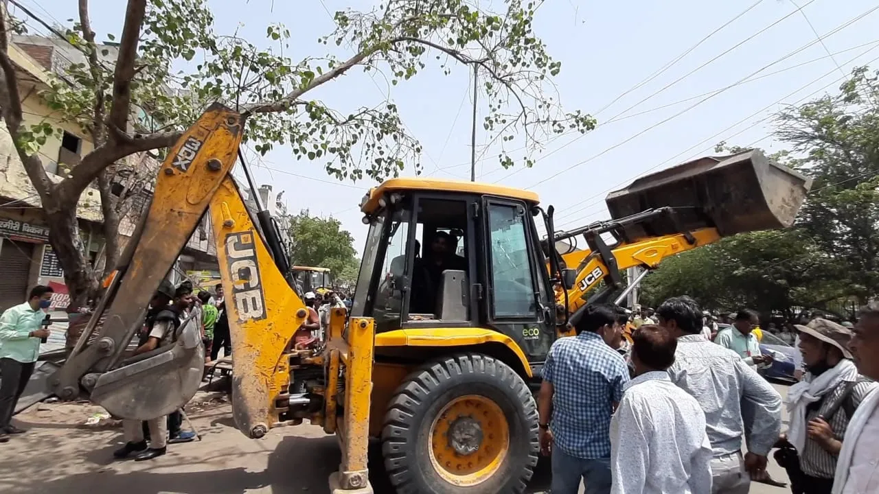  Demolition drive continues in Delhi's Jahangirpuri despite Supreme Court order