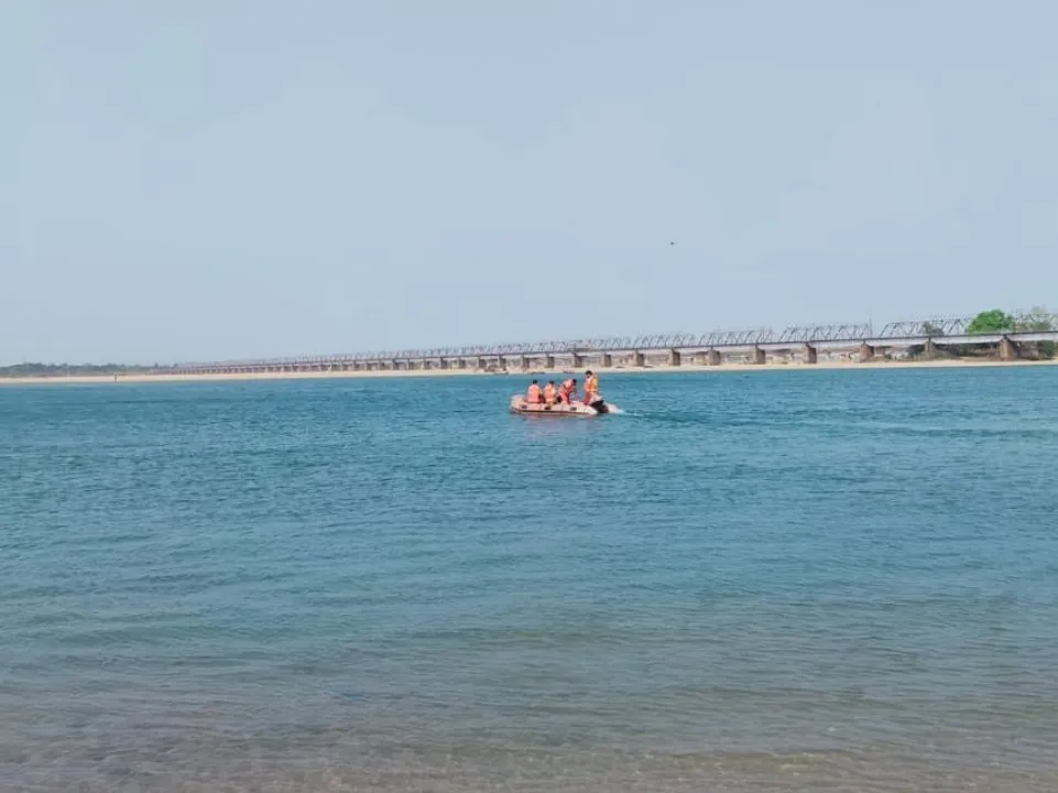  Cuttack: Two youths go missing at Jobra in Mahanadi river