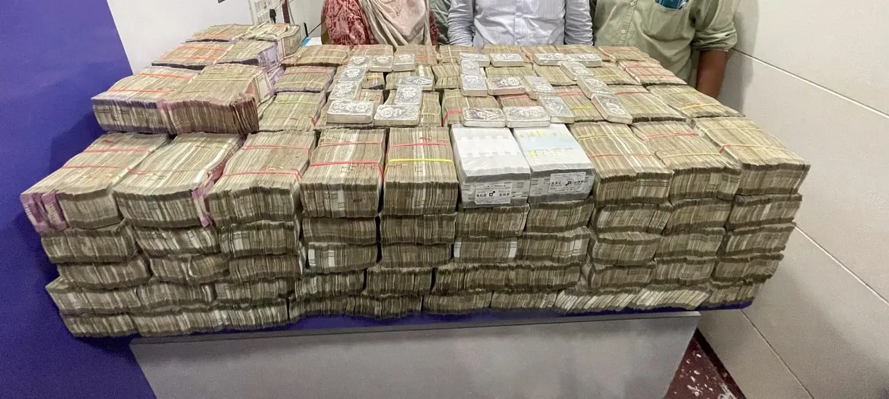  Maharashtra GST dept detects Rs 10 crore cash, turnover of Rs 1,764 crore in toilet-sized office