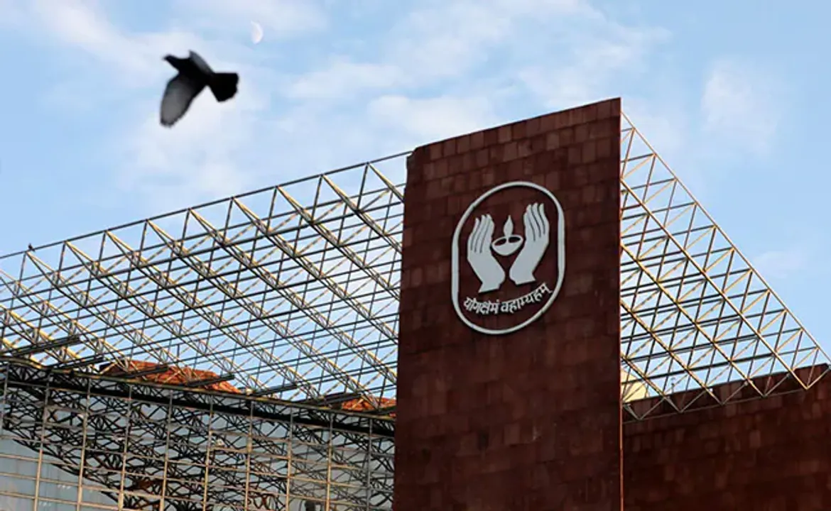 Investors lose Rs 1.2 lakh cr as LIC shares tumble 20% below issue price