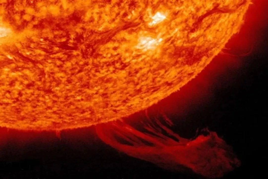  NASA explains 60-yr-old mystery of explosions on Sun