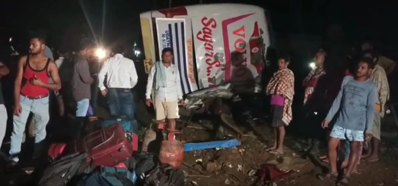  Odisha: 6 killed, 42 injured as bus carrying West Bengal tourists overturns at Kalinga Ghat