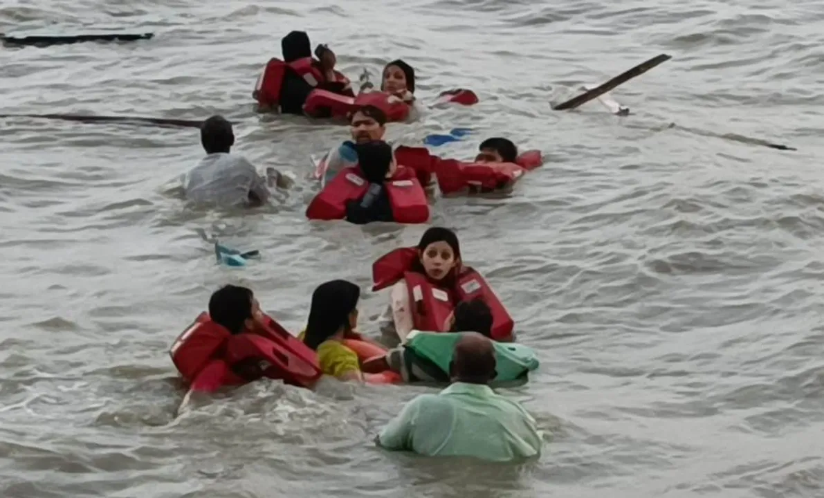  Boat carrying tourists capsizes in Odisha's Chilika lake during thunderstorm