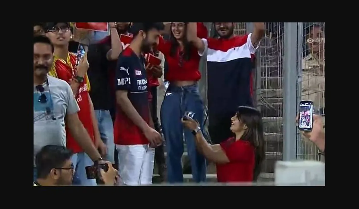  Watch: Girl proposes to boyfriend during RCB-CSK match, Wasim Jaffer gives it new twist