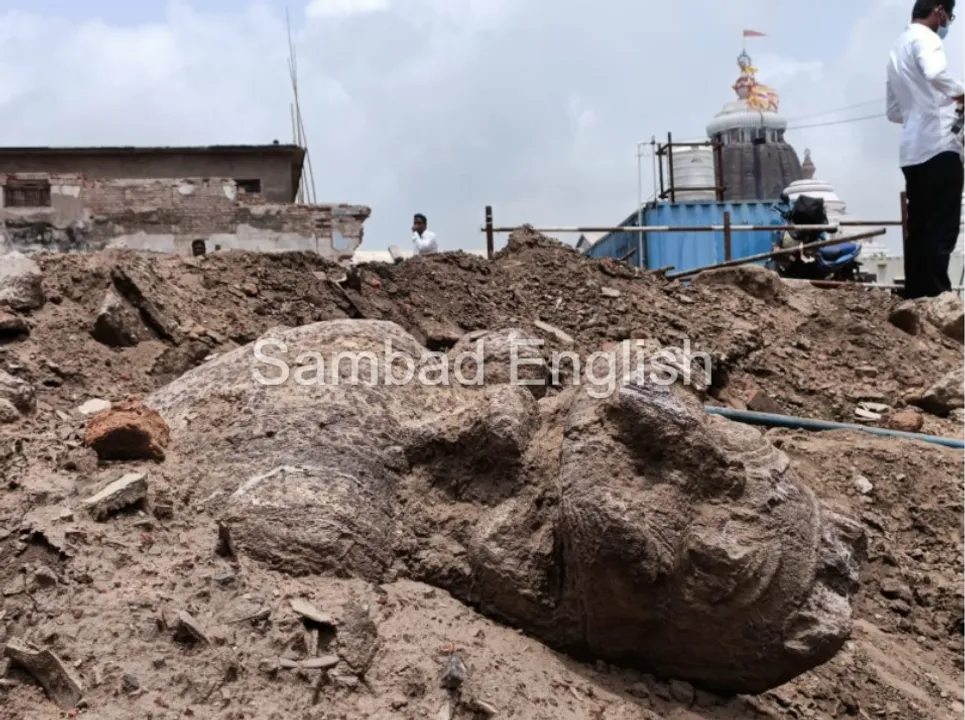  Puri Srimandir Parikrama Project: Ancient lion sculpture unearthed at Emar Mutt