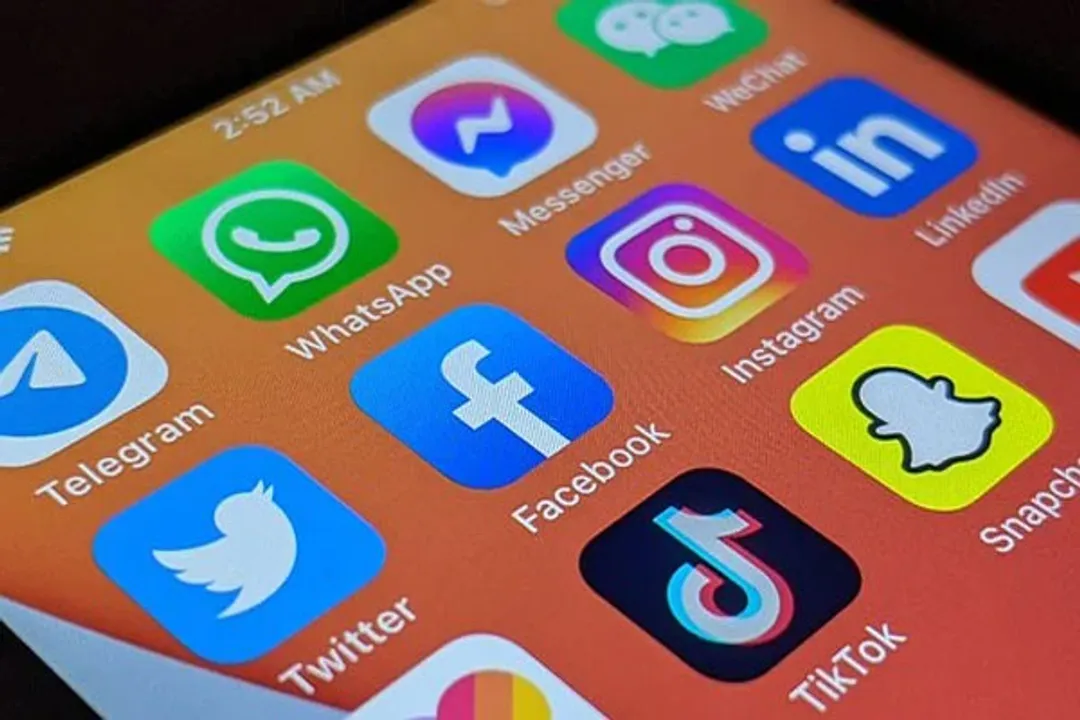  Study suggests taking break from Twitter, Facebook for a week may improve wellbeing