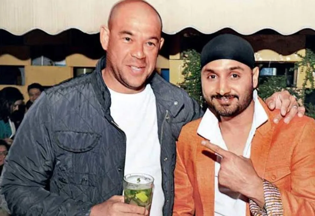  Harbhajan Singh mourns Andrew Symonds' death; Here's what he tweeted