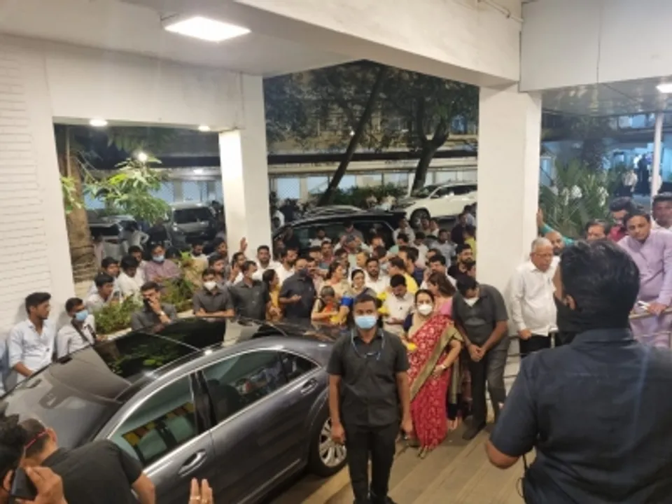  Uddhav Thackeray 'quits' official residence, returns to 'Matoshri'