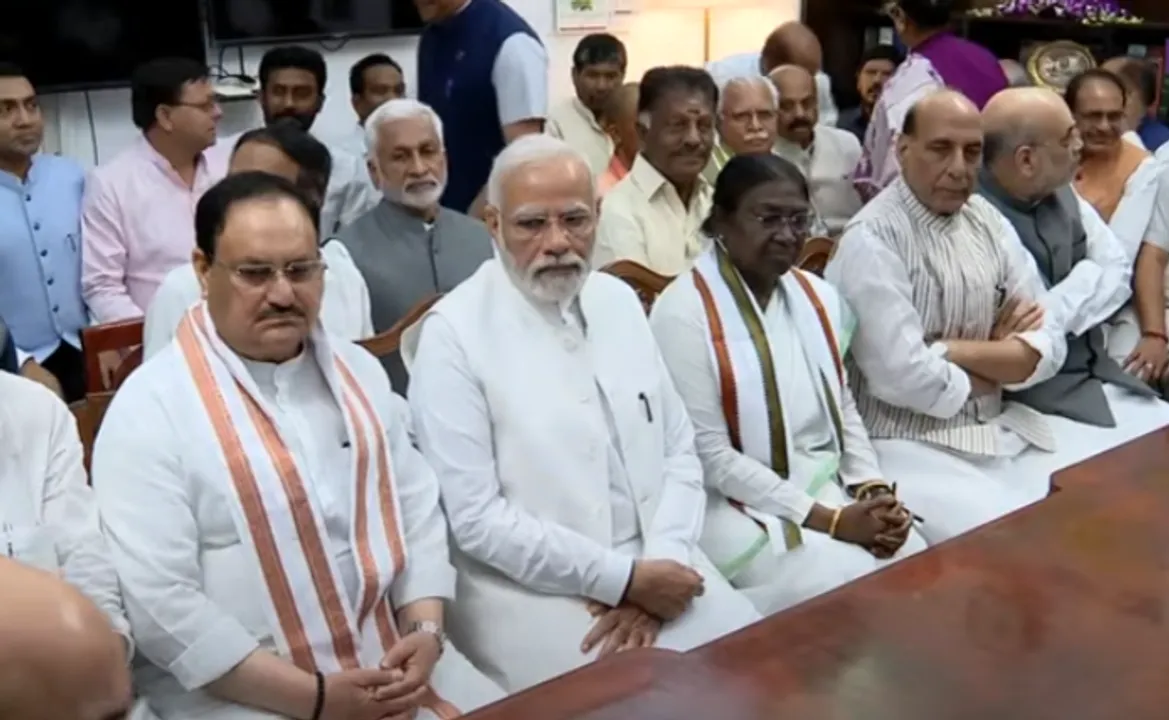  Draupadi Murmu files nomination for Presidential poll