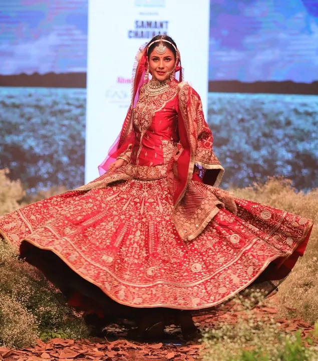  [Watch] Shehnaaz dances to Sidhu Moose Wala's songs on her debut ramp