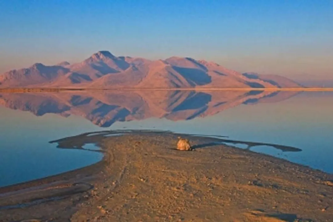  US Great Salt Lake on verge of drying, contaminating air