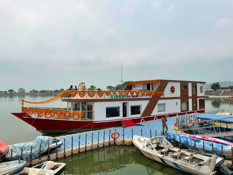  [Watch] Odisha's first luxury houseboat 'Garuda' flagged off