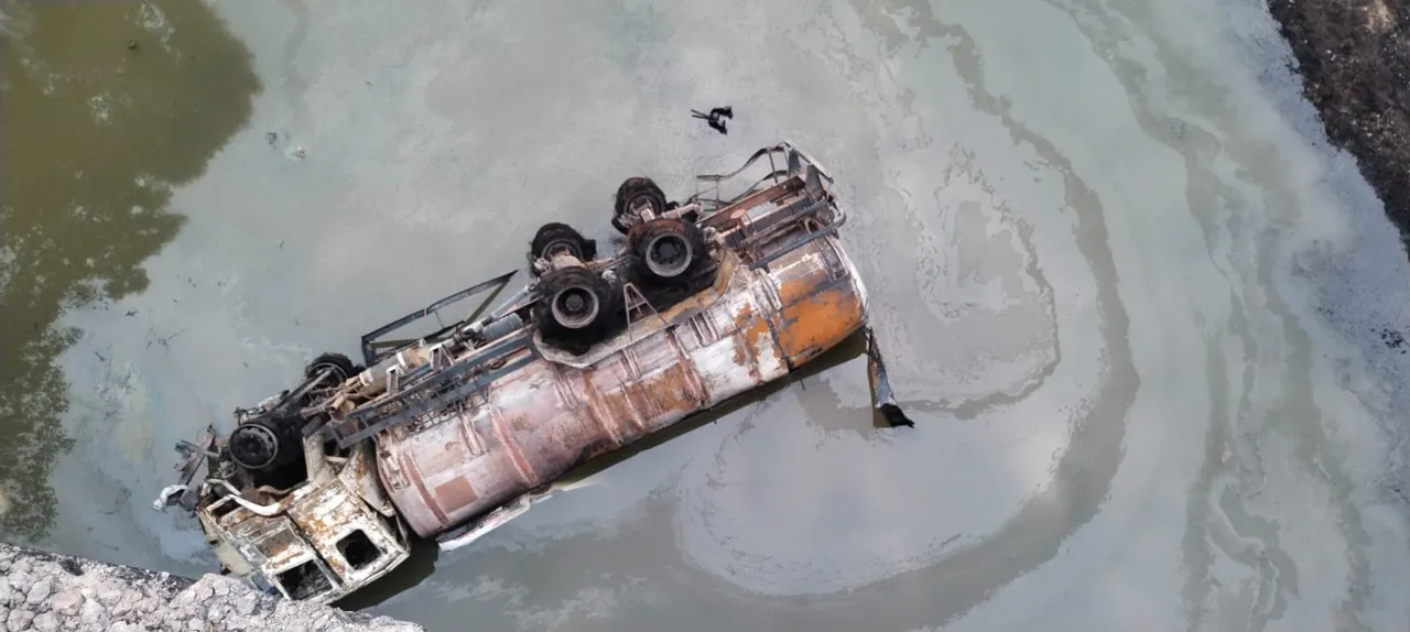  Oil tanker plunges into river, explodes in Nayagarh; 4 dead