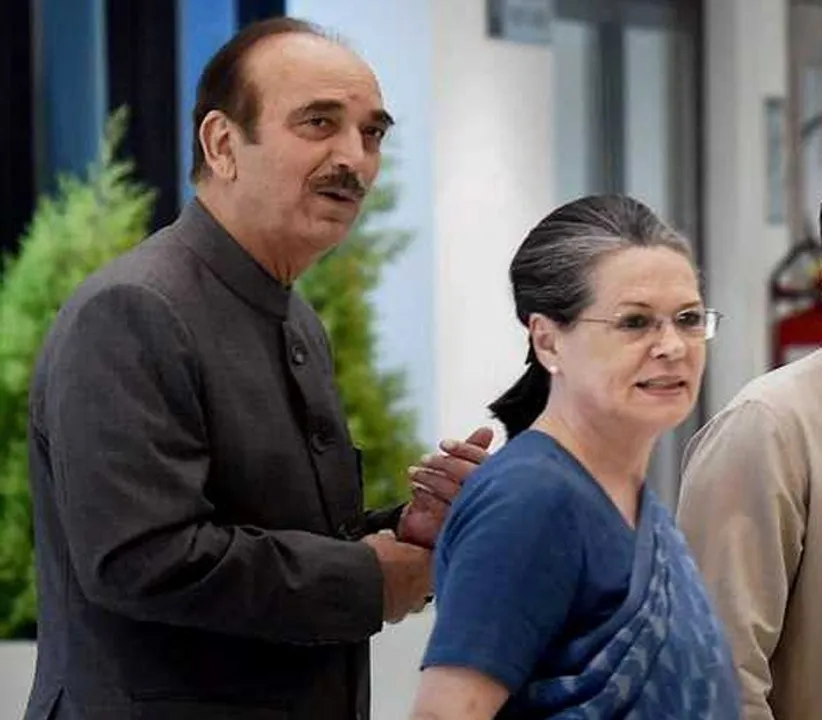  Ghulam Nabi Azad refuses to accept No. 2 position in Congress
