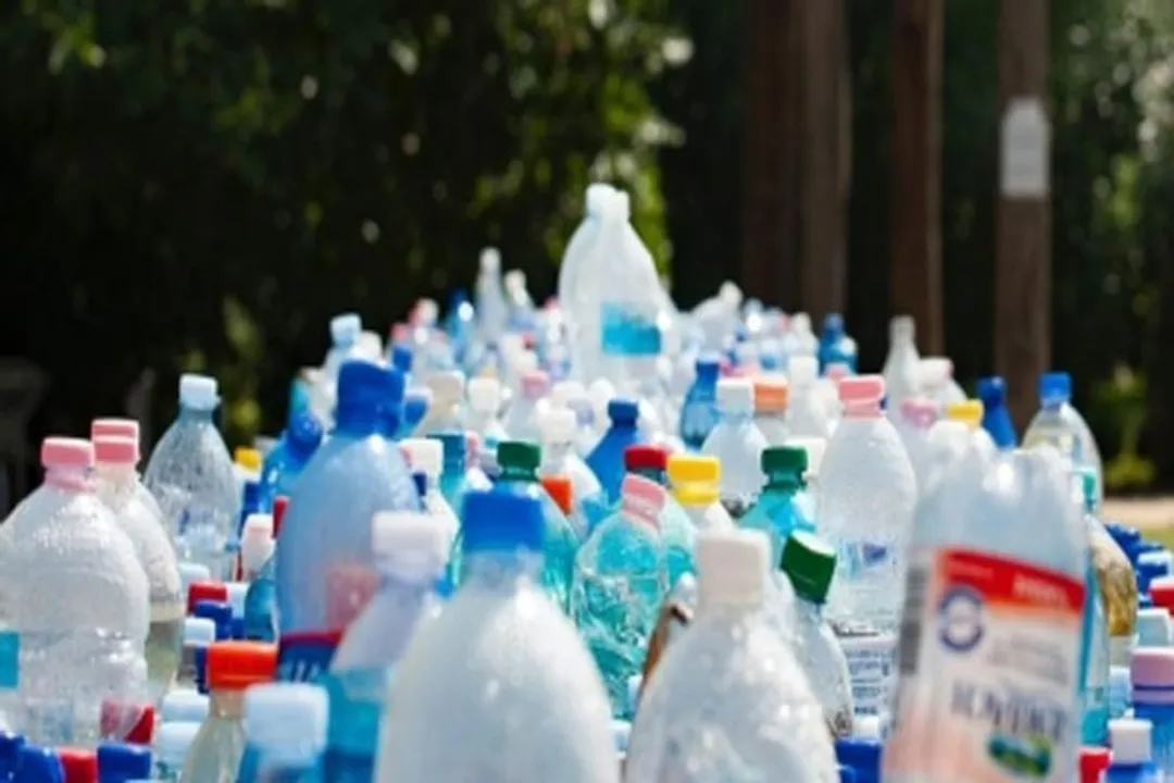  How are plastic pet bottles recycled into clothing?