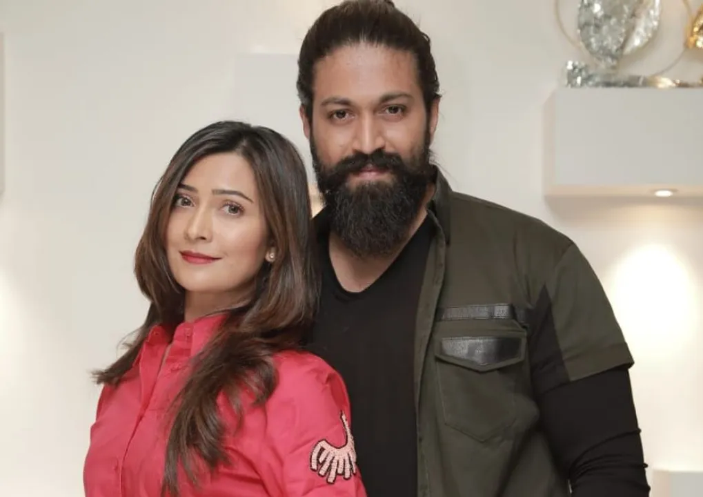  Radhika Pandit's photo with husband Yash goes viral
