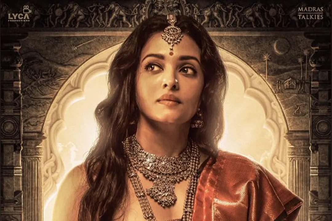  Aishwarya Rai's Queen Nandini look in Mani Ratnam's 'Ponniyin Selvan' released