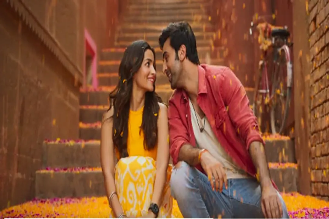  Song 'Kesariya' showcases real love-filled chemistry of Alia, Ranbir on reel