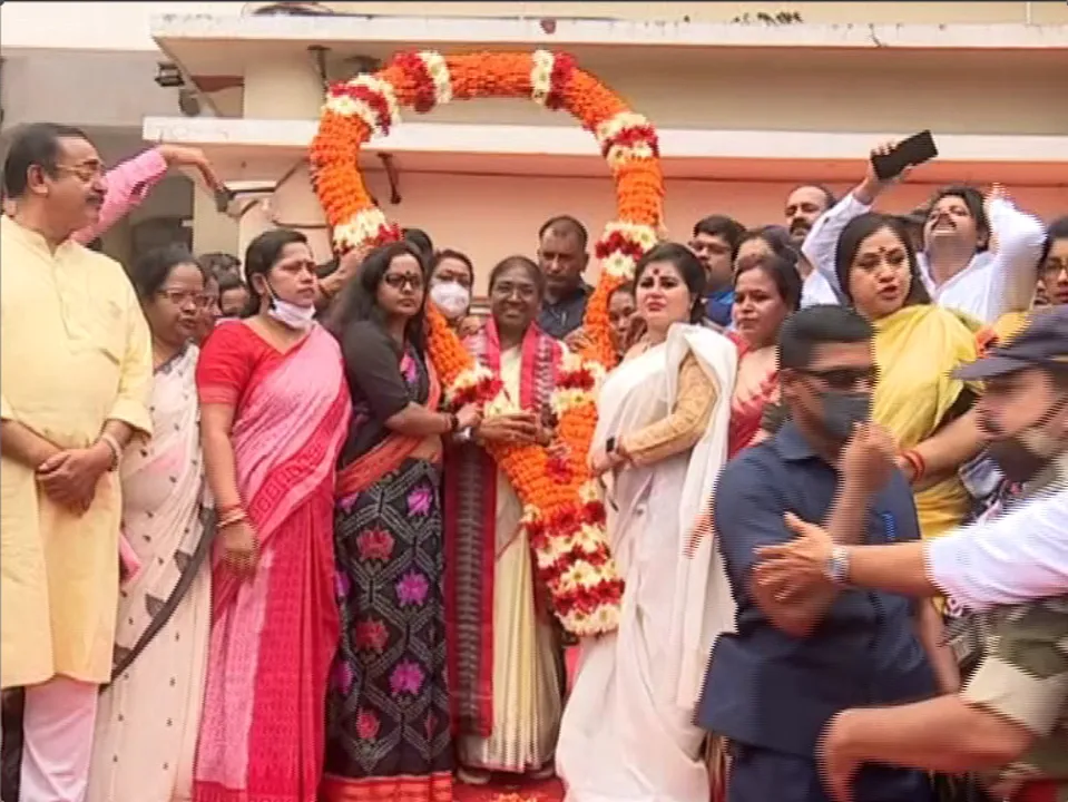  NDA Presidential candidate Draupadi Murmu reaches Odisha