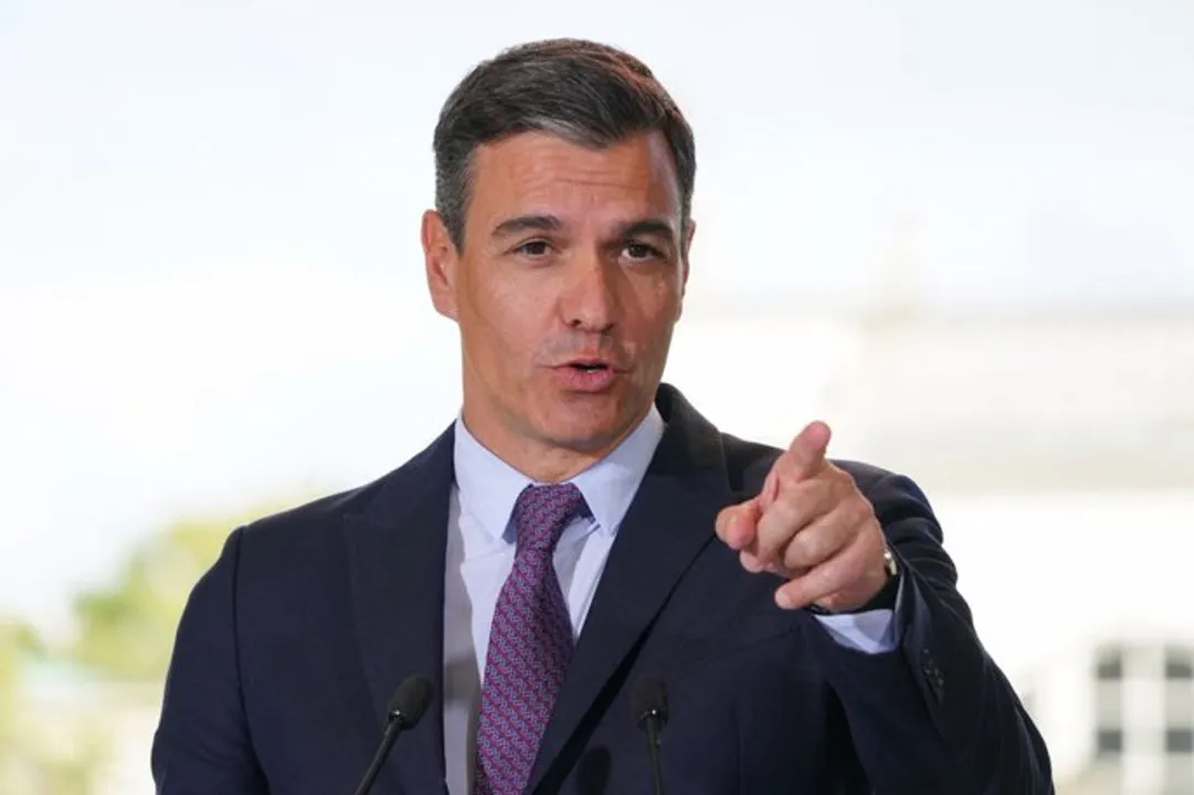  Stop wearing ties to save energy: Spanish PM urges public