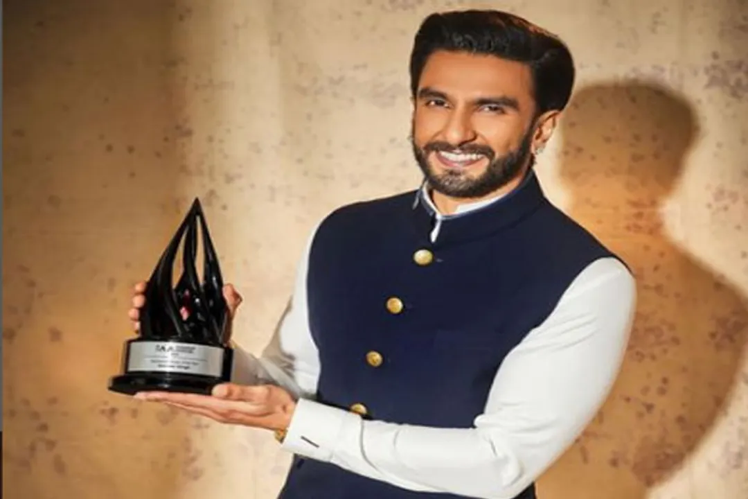  Amid nude photoshoot row Ranveer gets 'Brand Endorser of the Year' award