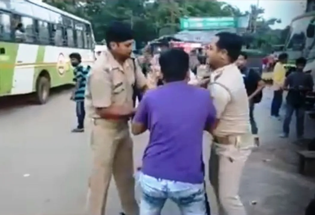  Odisha: Thief bites cop to escape from clutches [Watch]