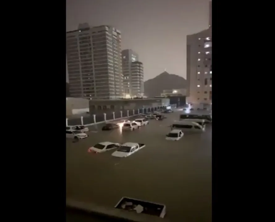  Heavy rains trigger floods in UAE; 7 dead