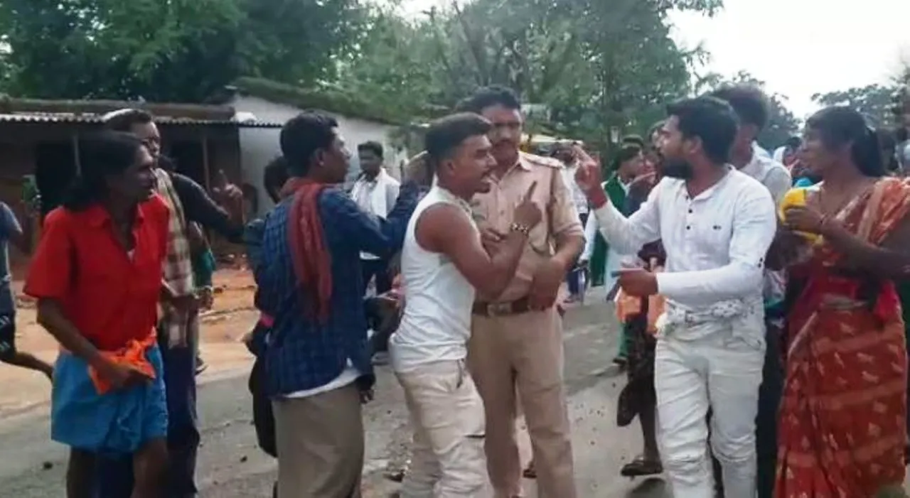  Villagers attack police personnel as woman found hanging in Odisha's Nabarangpur