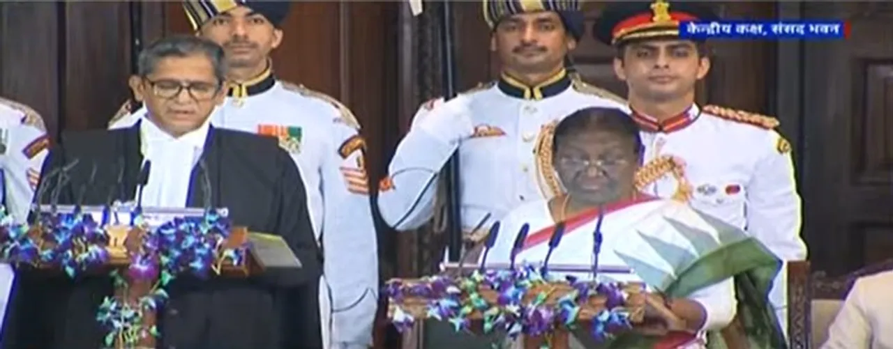  Draupadi Murmu takes oath as 15th President of India