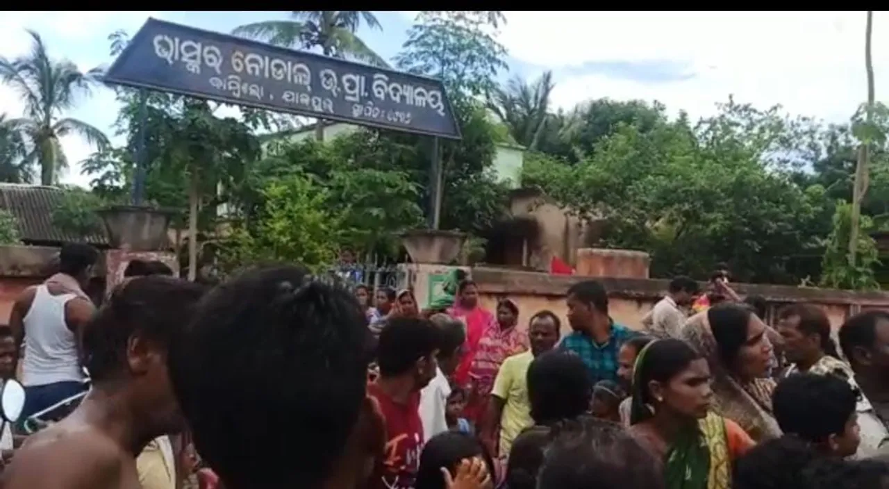  65 school students hospitalised as lizard found in midday meal in Odisha's Jajpur