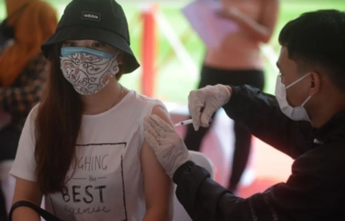  Indonesia mulls rollout of 4th Covid vaccine dose