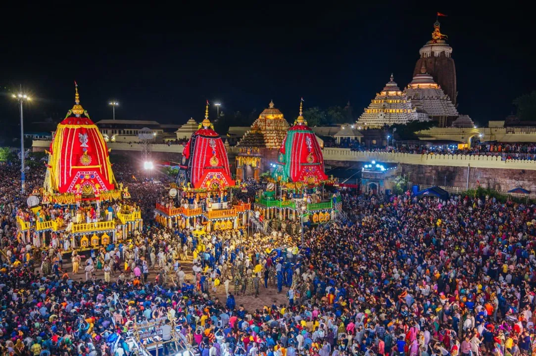  Lakhs throng Puri to witness Suna Besha of Lord Jagannath, His Siblings