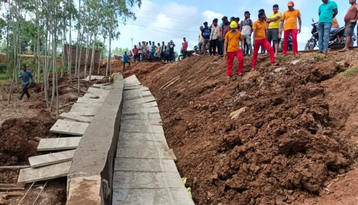  Farmer dies while managing shutter plate of river protection wall in Odisha