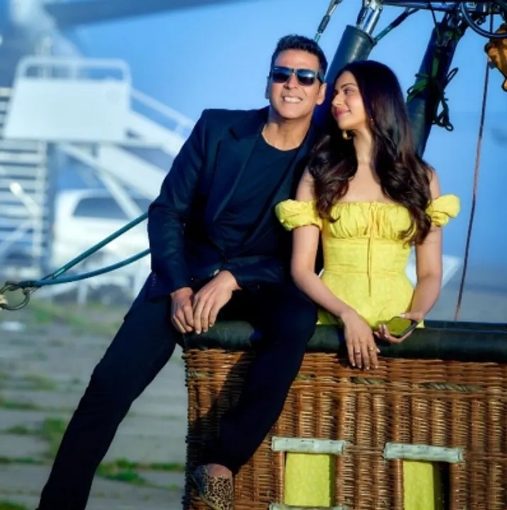  Akshay's energy on set is to bring everyone together: Rakul Preet