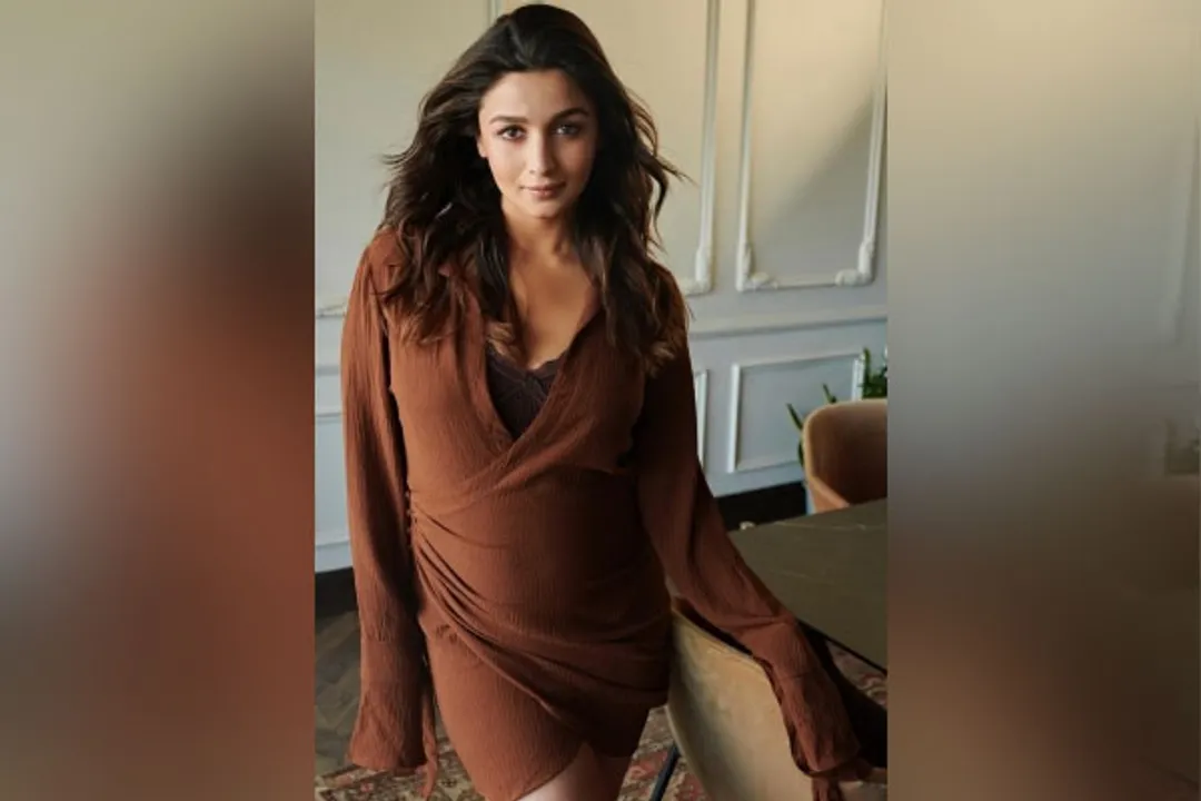  Alia flaunts her baby bump in new set of social media pics