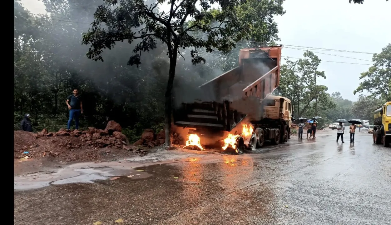  Hyva driver charred to death after vehicle catches fire in Odisha's Sundargarh