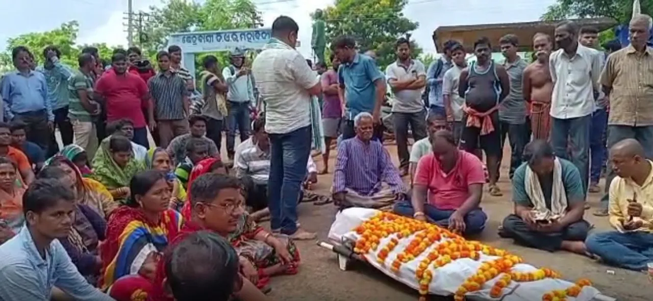  Odisha Police SI Swagatika's death: Kin block Khordha-Puri road demanding compensation