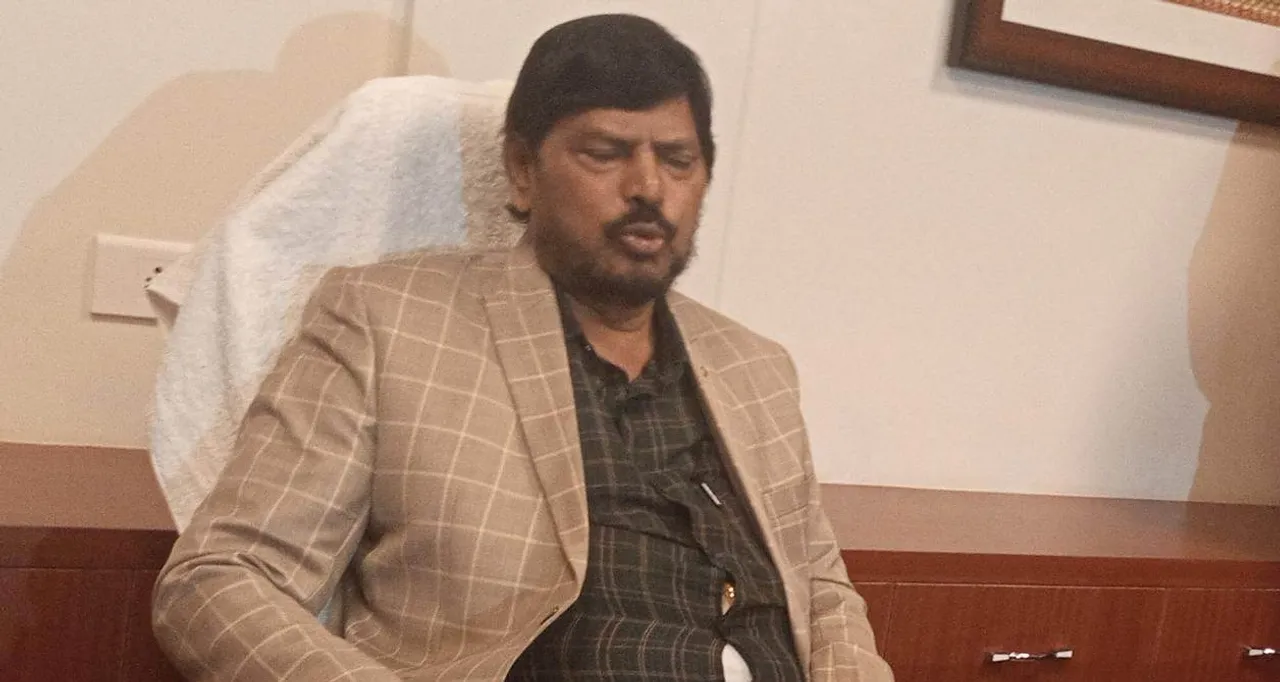  Athawale urges Naveen to join NDA