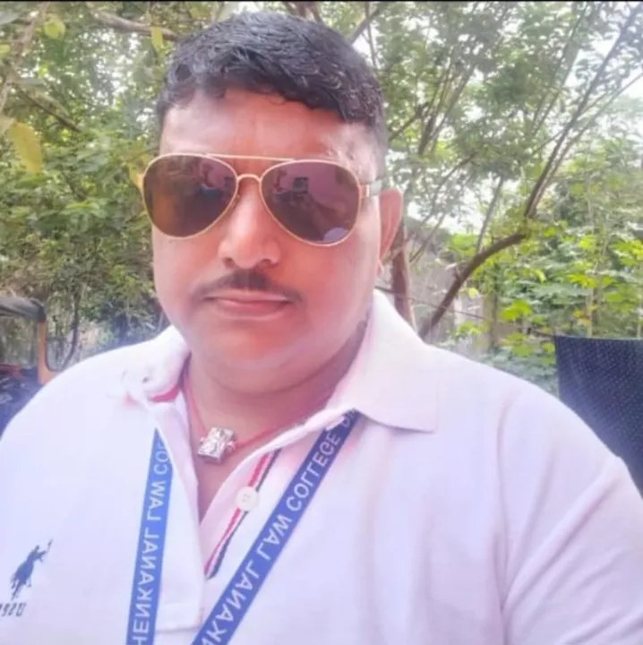  Dhenkanal Law College Head Clerk caught red-handed taking bribe from student