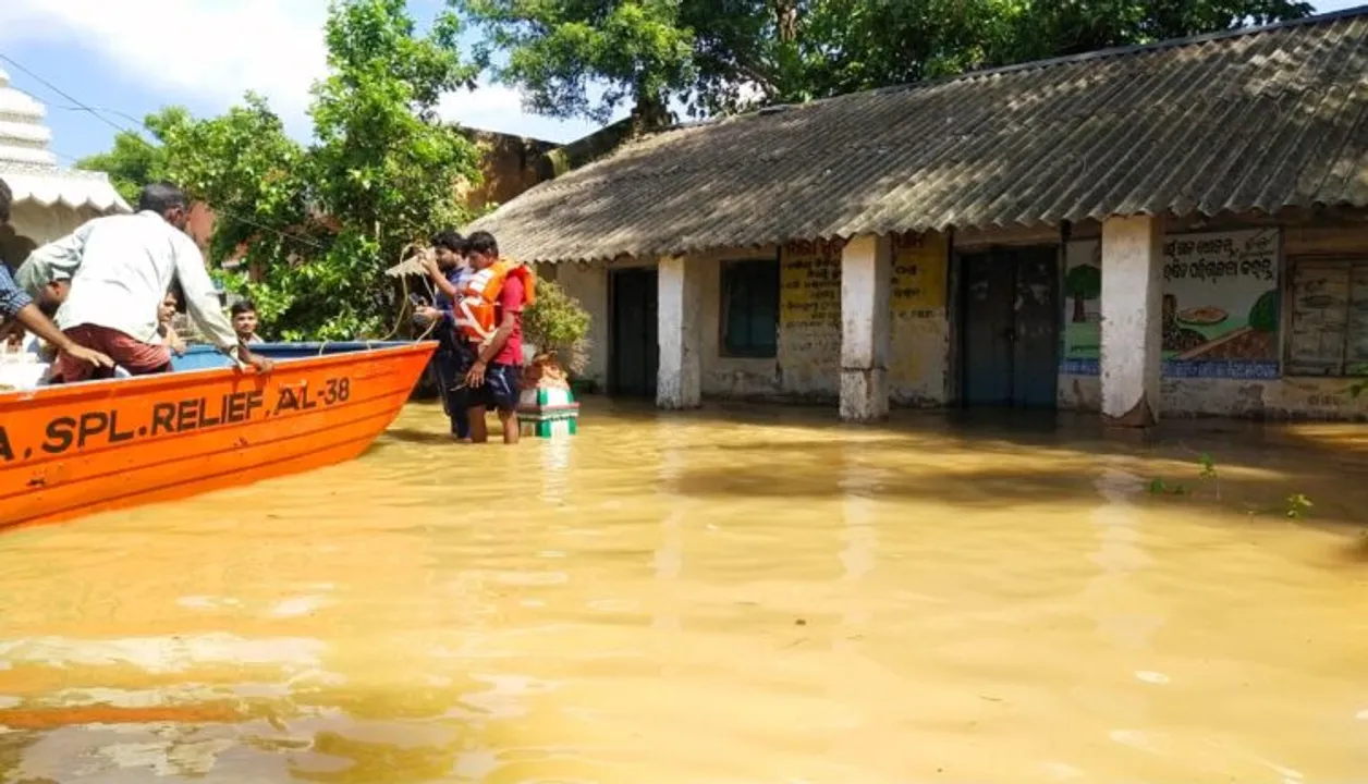  Flood situation grim in Balasore's Baliapal as 40,000 marooned