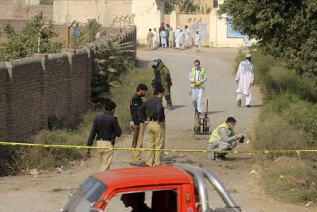  Gunmen kill 2 policemen in Pak on polio vaccination duty
