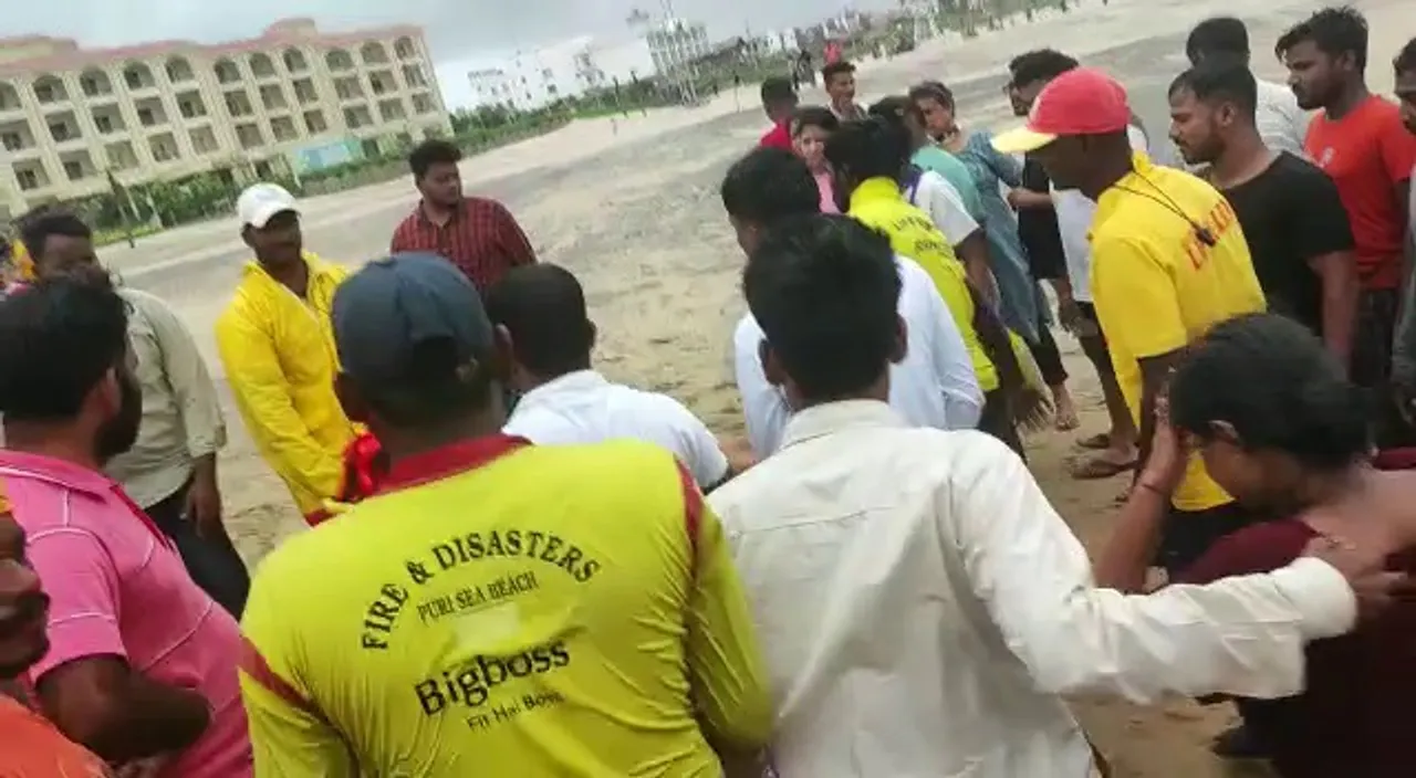  Woman tourist from Chhattisgarh drowns in Puri sea, 2 rescued in critical condition