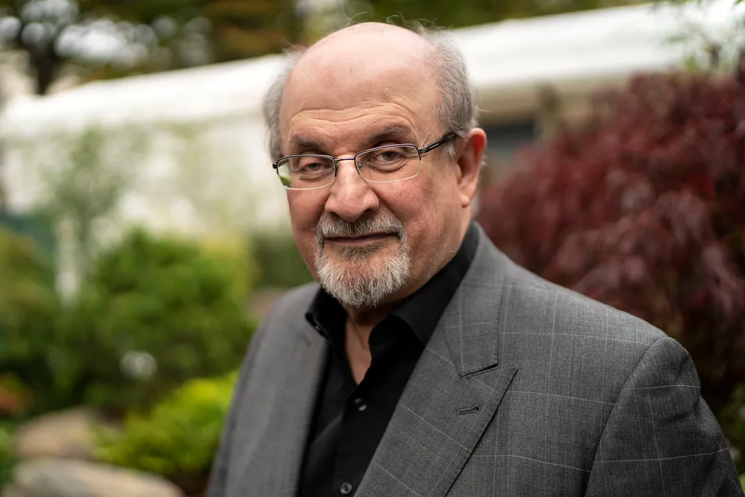  Biden condemns attack on Salman Rushdie