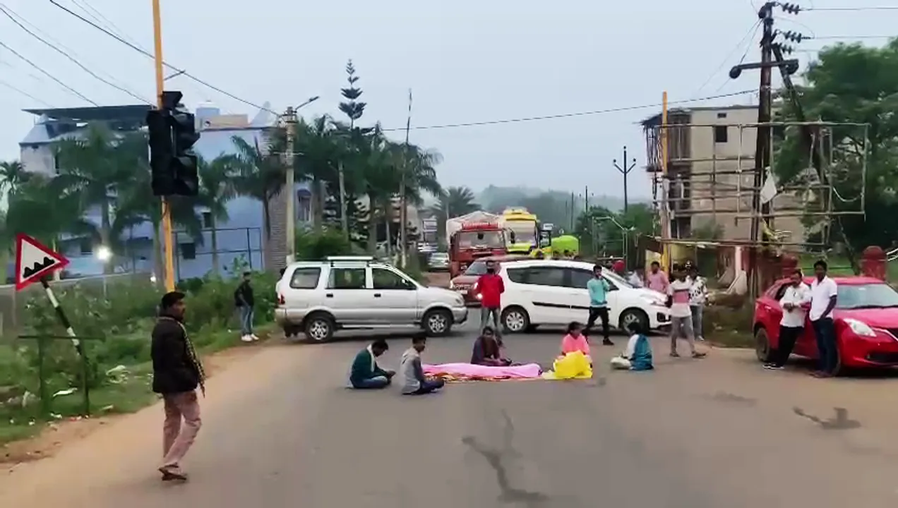  Odisha: Youth killed in brutal attack; locals block NH demanding arrest of culprits