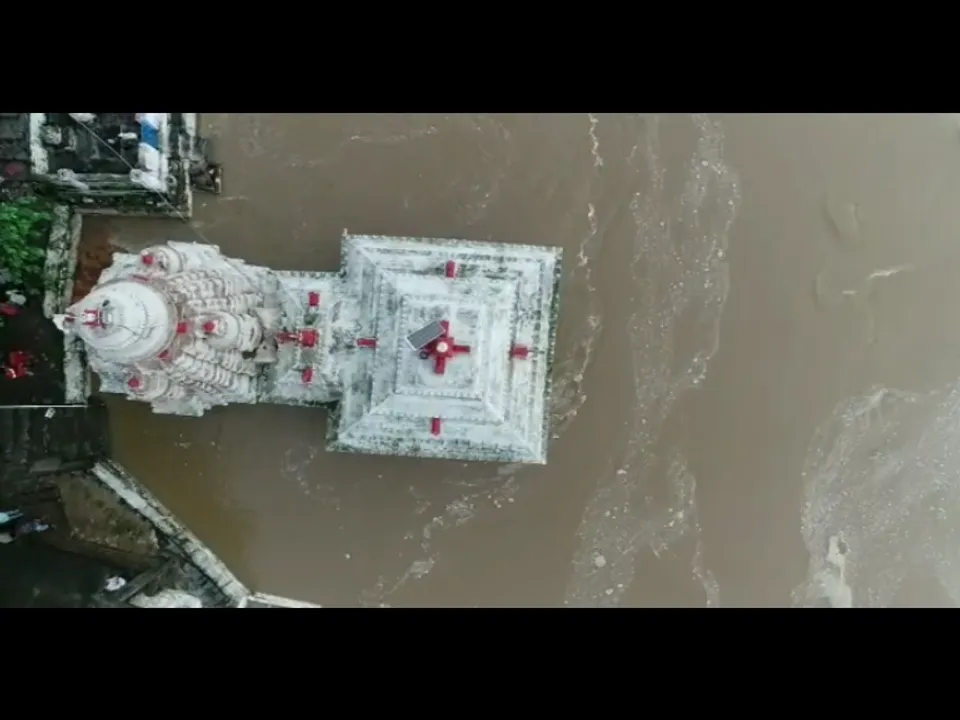  Floodwater on rise in Mahanadi; Sec 144 imposed around Bhattarika Temple