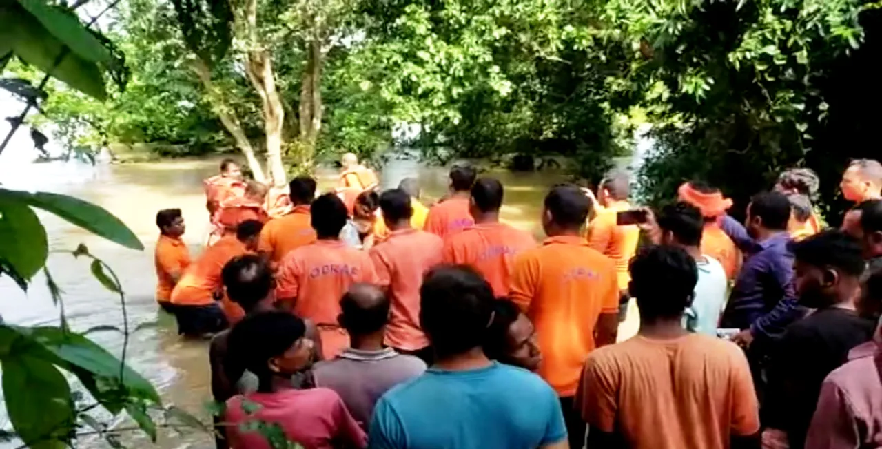  Odisha: Man-son stranded in hillock surrounded by floodwater rescued after 4 days