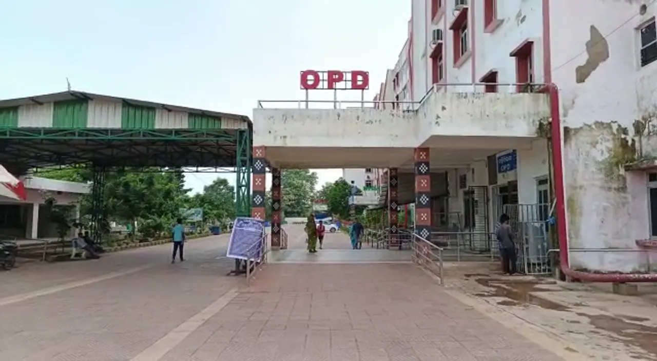  Elderly patient jumps from fourth floor of hospital building, dies