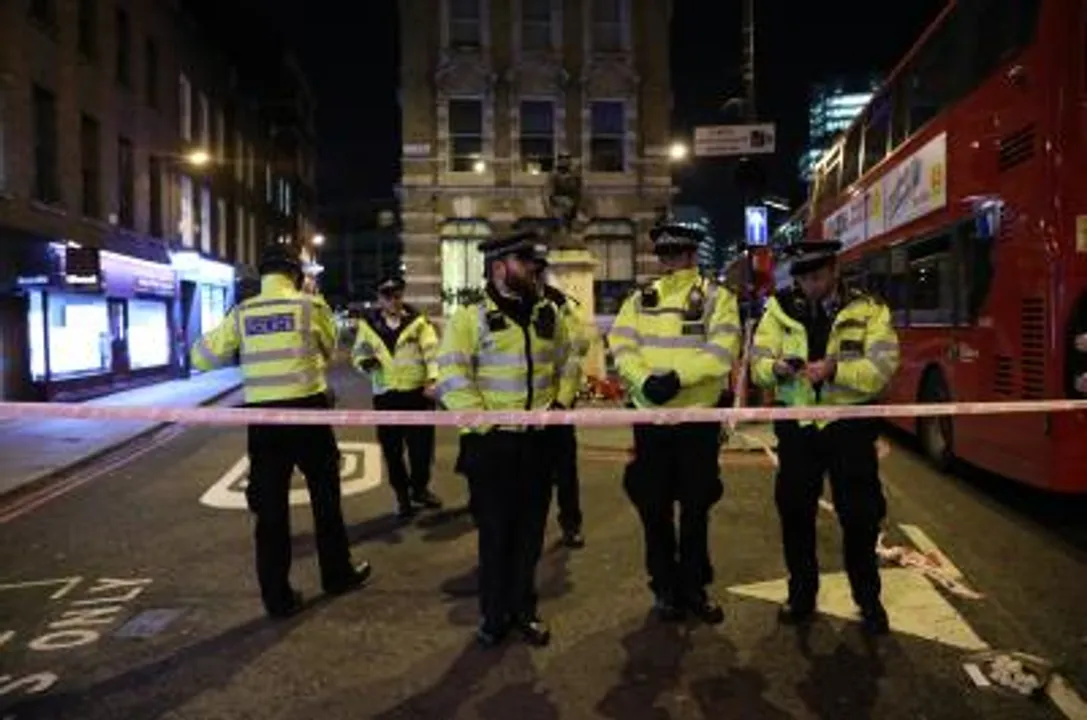  Two police officers stabbed in London, terror attack ruled out