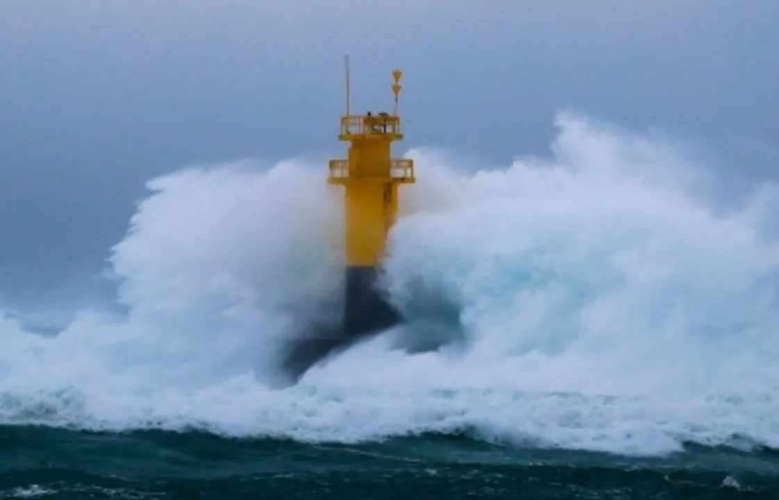  Typhoon Hinnamnor exits South Korea, leaves one missing